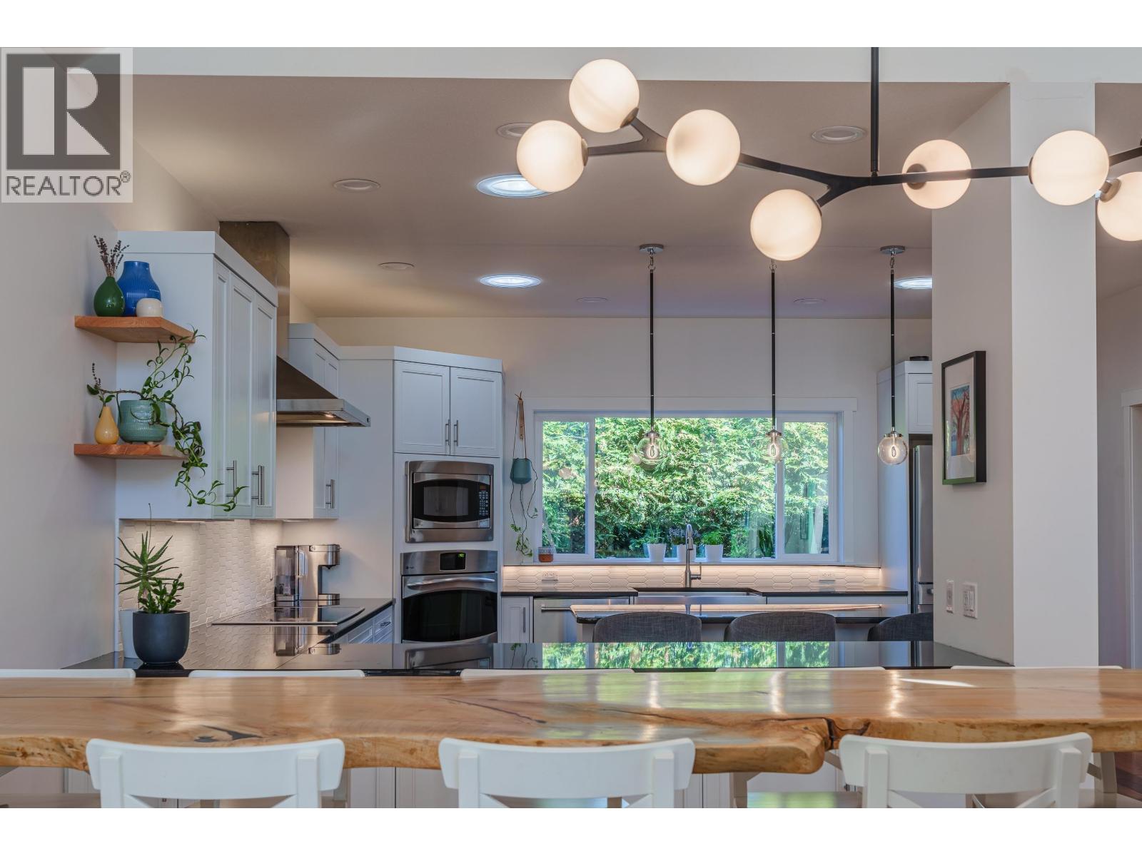 6323 ORACLE ROAD, Sechelt