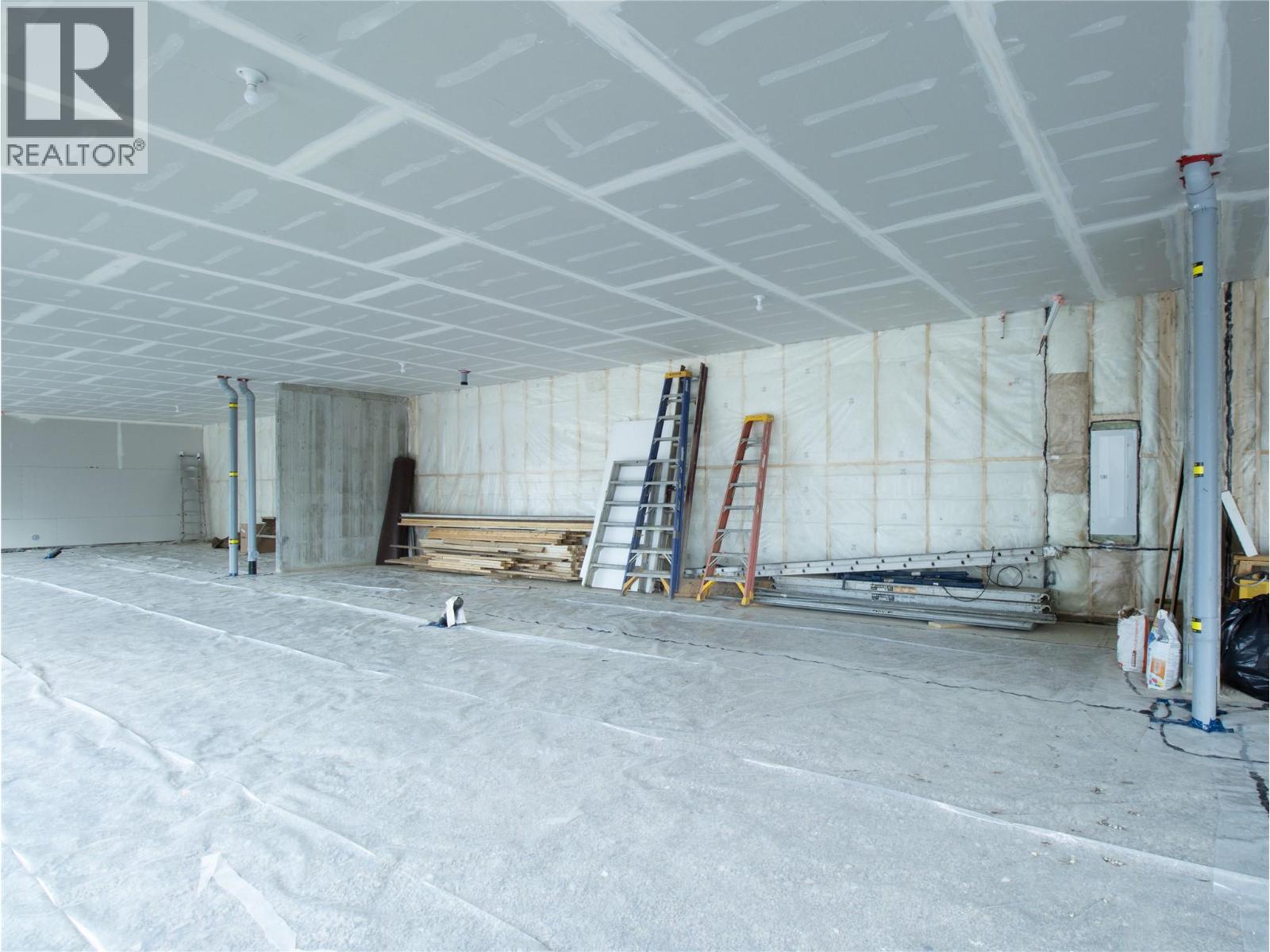 B102 2110 11 Avenue Northeast, Salmon Arm