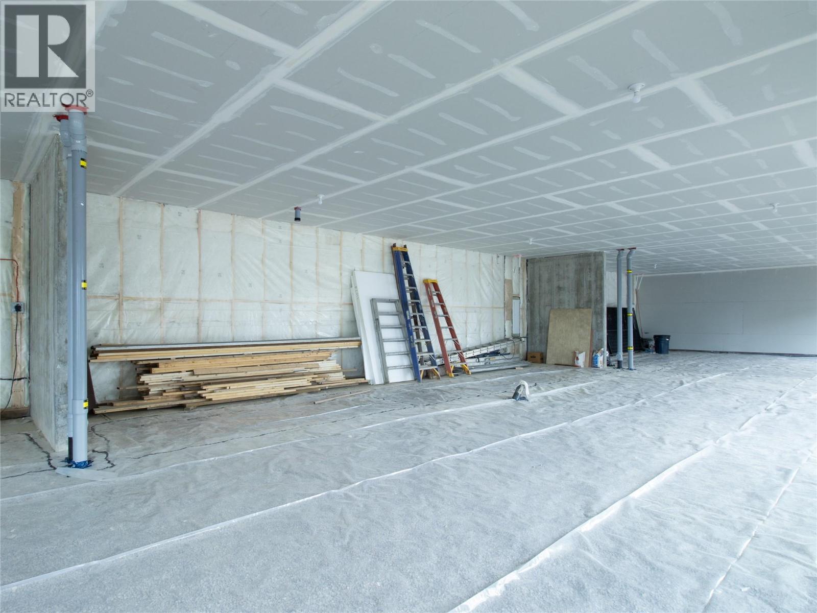 B102 2110 11 Avenue Northeast, Salmon Arm