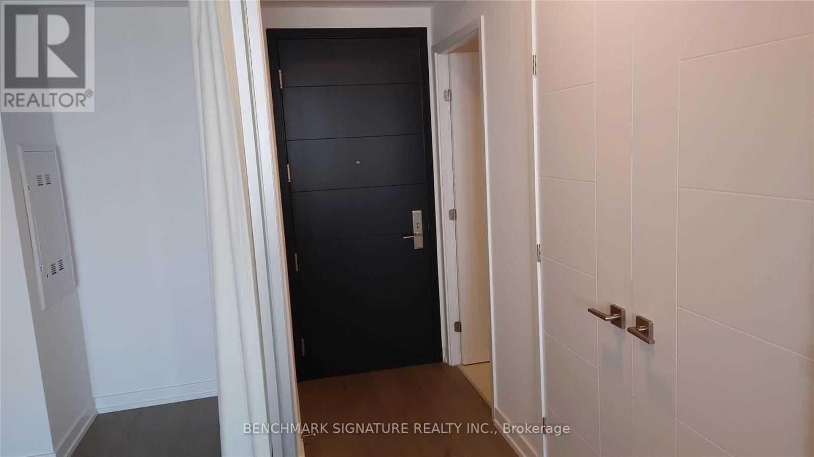 2805 - 488 UNIVERSITY AVENUE - Photo 4 of 32, Toronto (University), Ontario