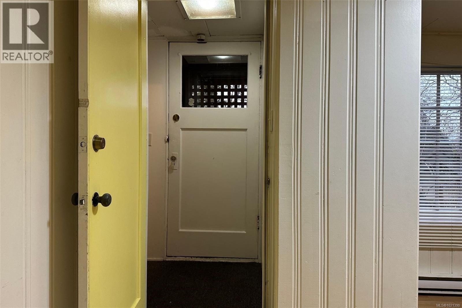  1043/1045 Belmont Avenue, Victoria