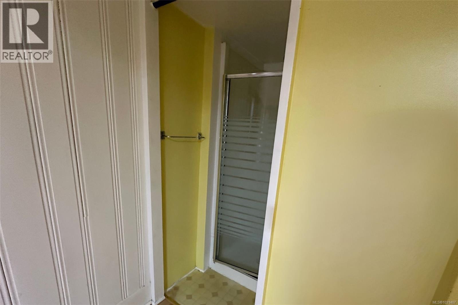 1043/1045 Belmont Ave, Victoria