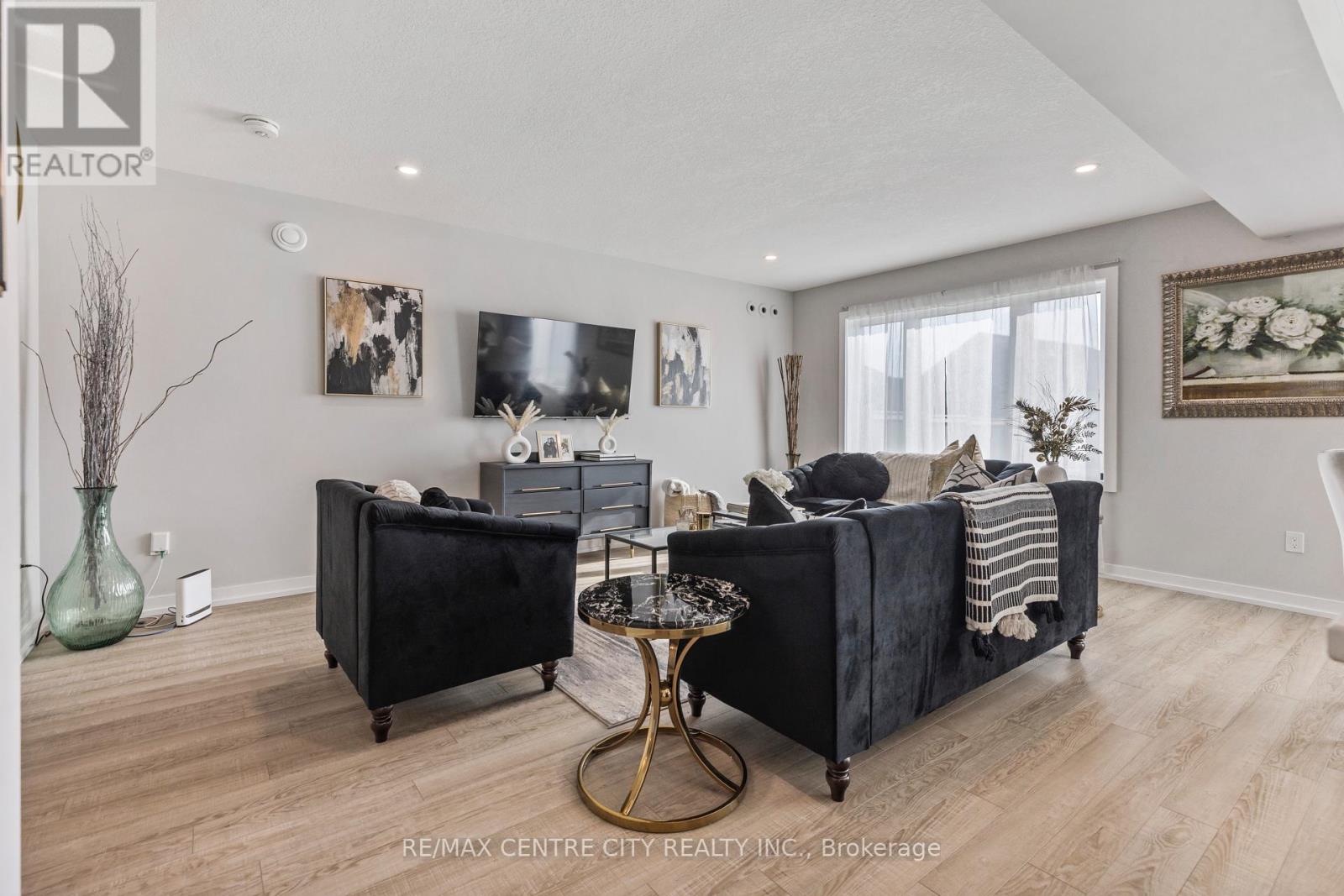 93 BENJAMIN PARKWAY - 13