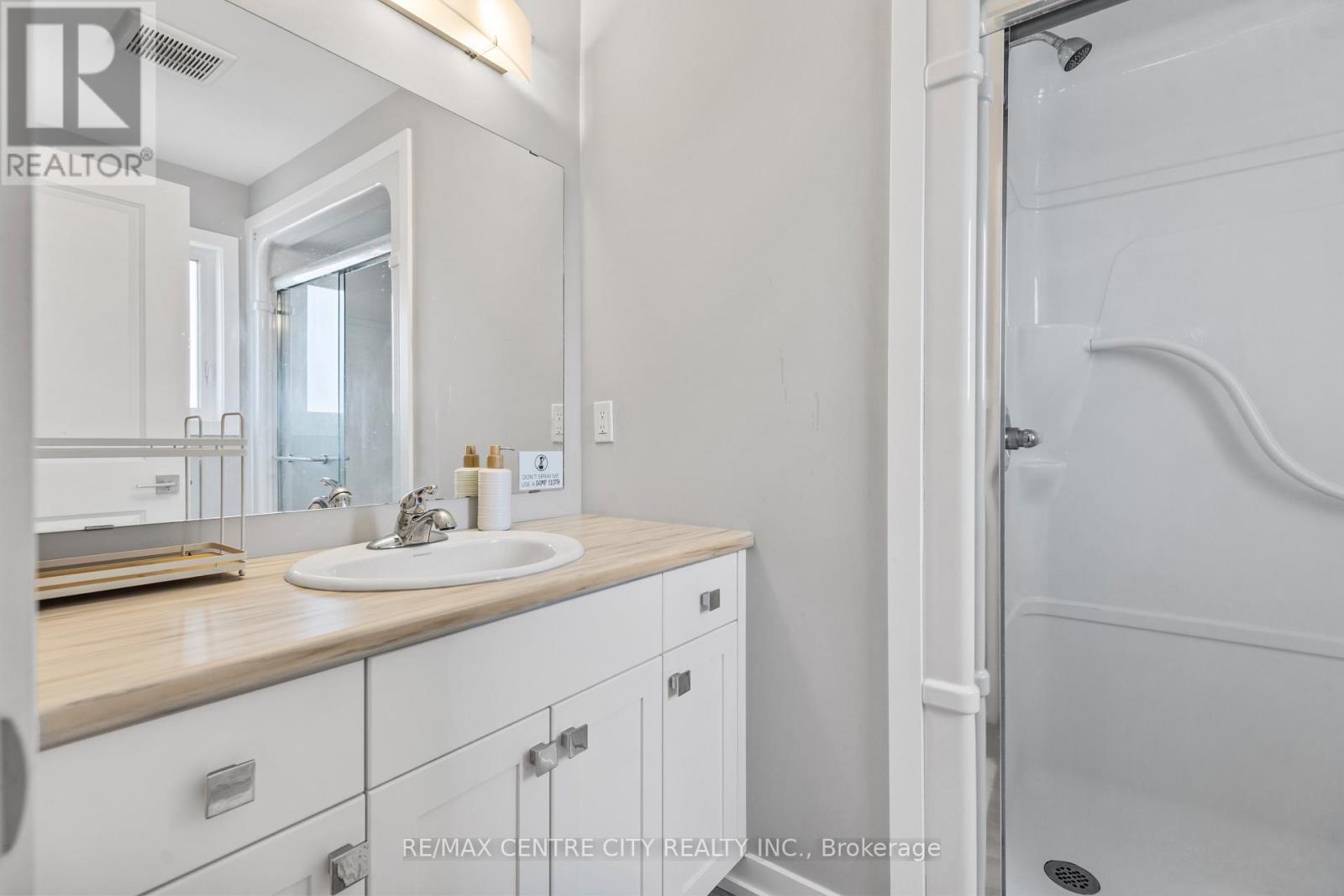 93 BENJAMIN PARKWAY — photo 22
