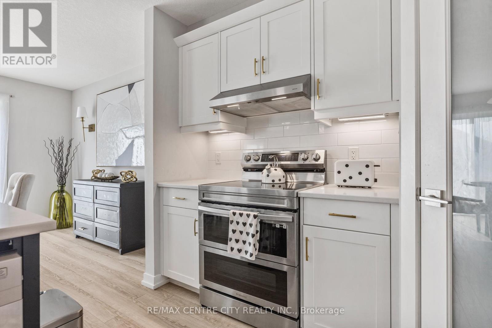 93 BENJAMIN PARKWAY - 8