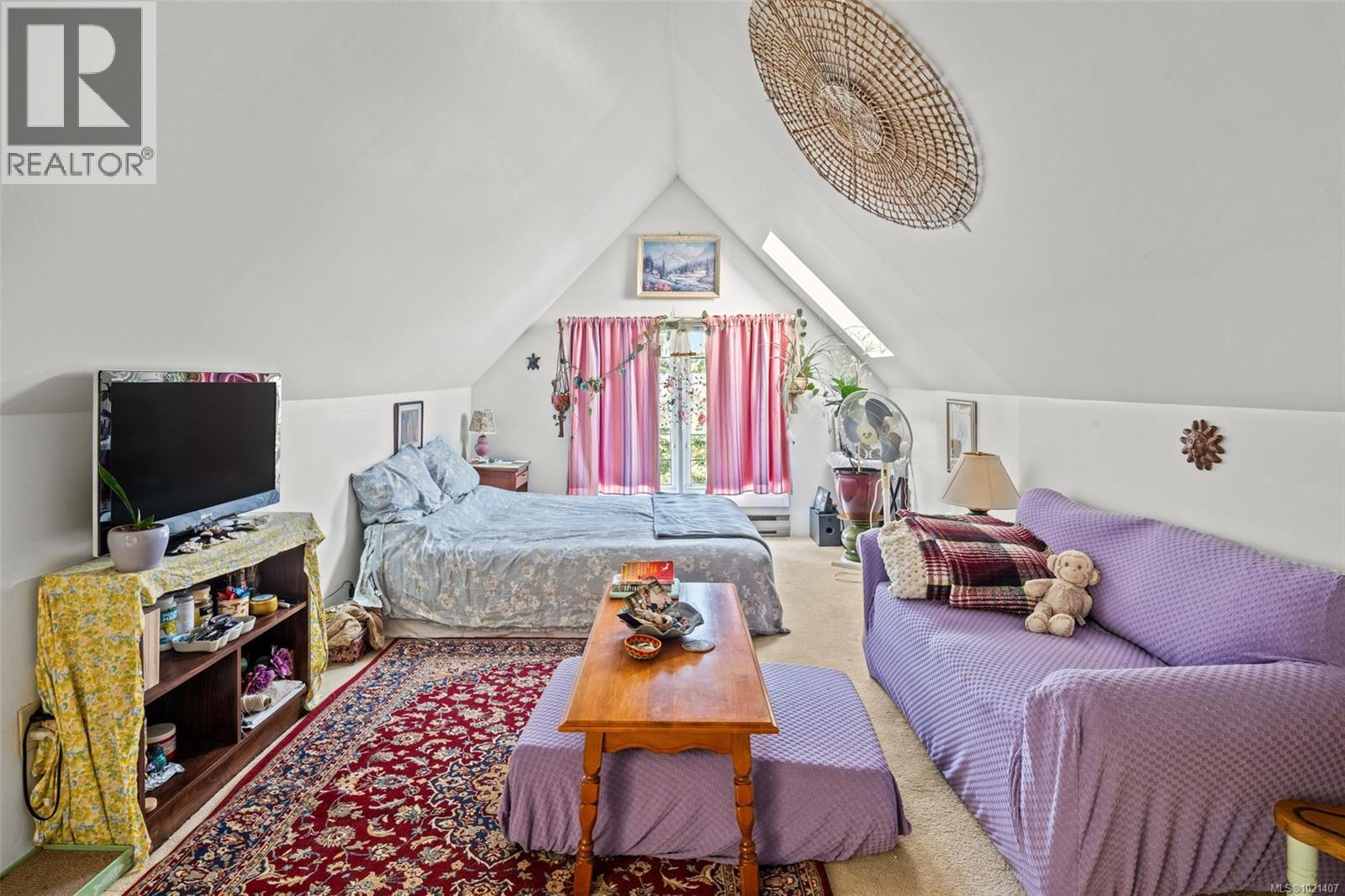 1043/1045 Belmont Ave, Victoria