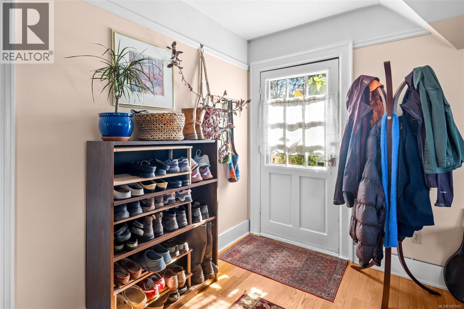 1043/1045 Belmont Ave, Victoria