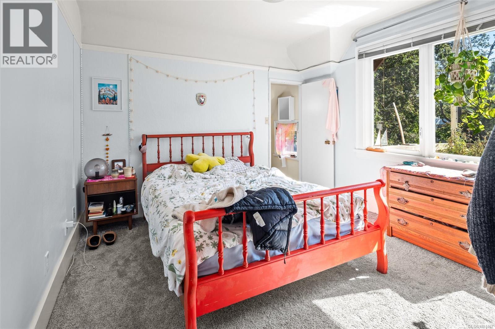 1043/1045 Belmont Ave, Victoria