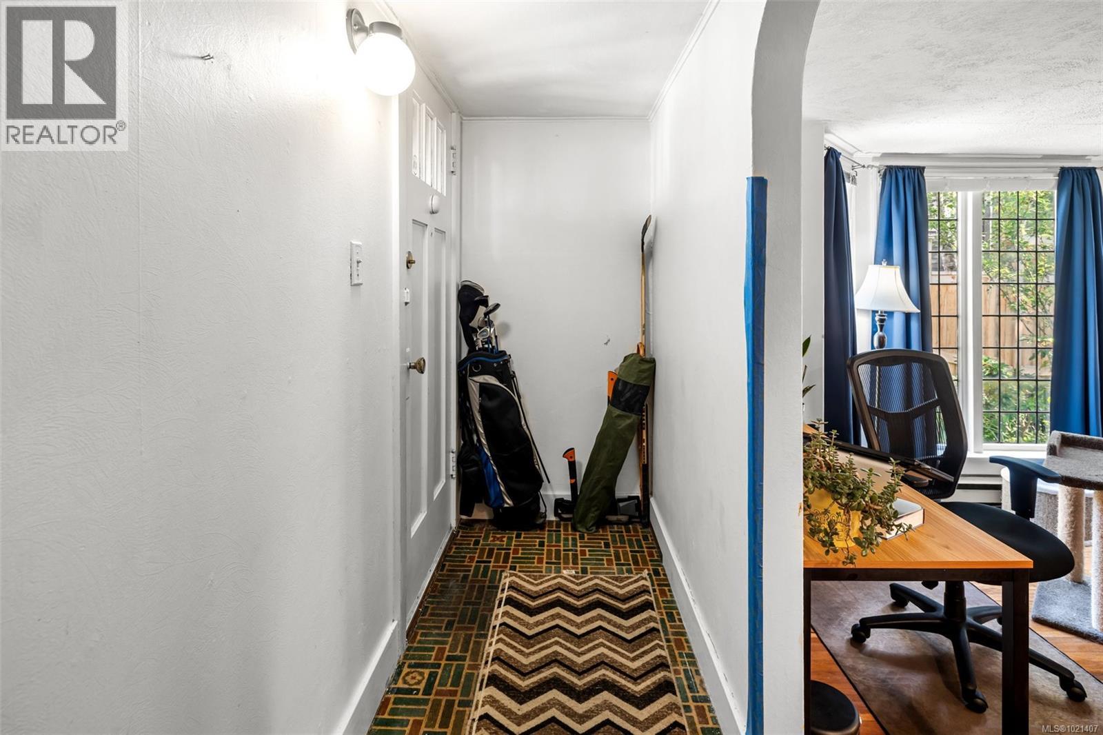 1043/1045 Belmont Ave, Victoria