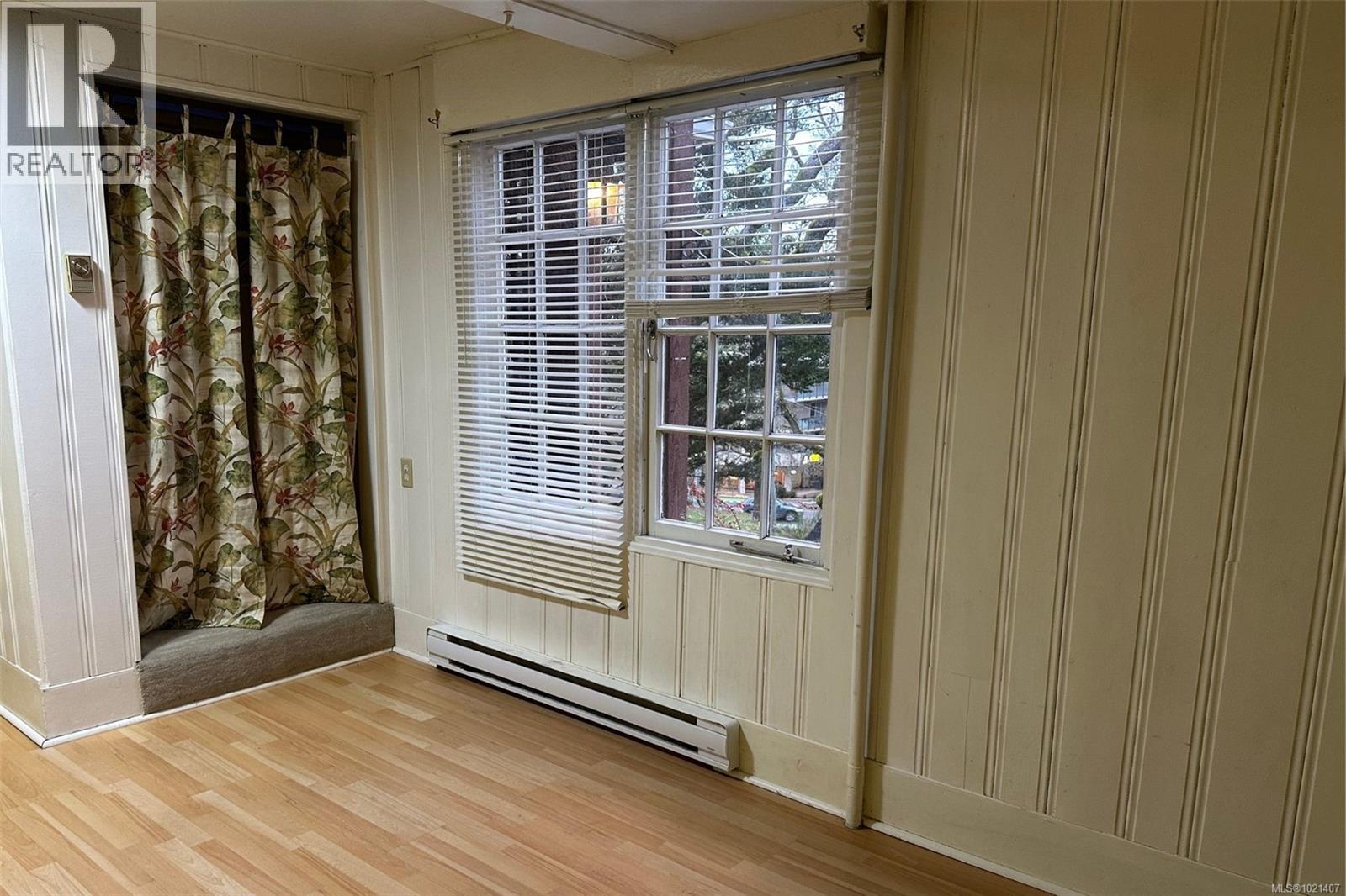 1043/1045 Belmont Ave, Victoria