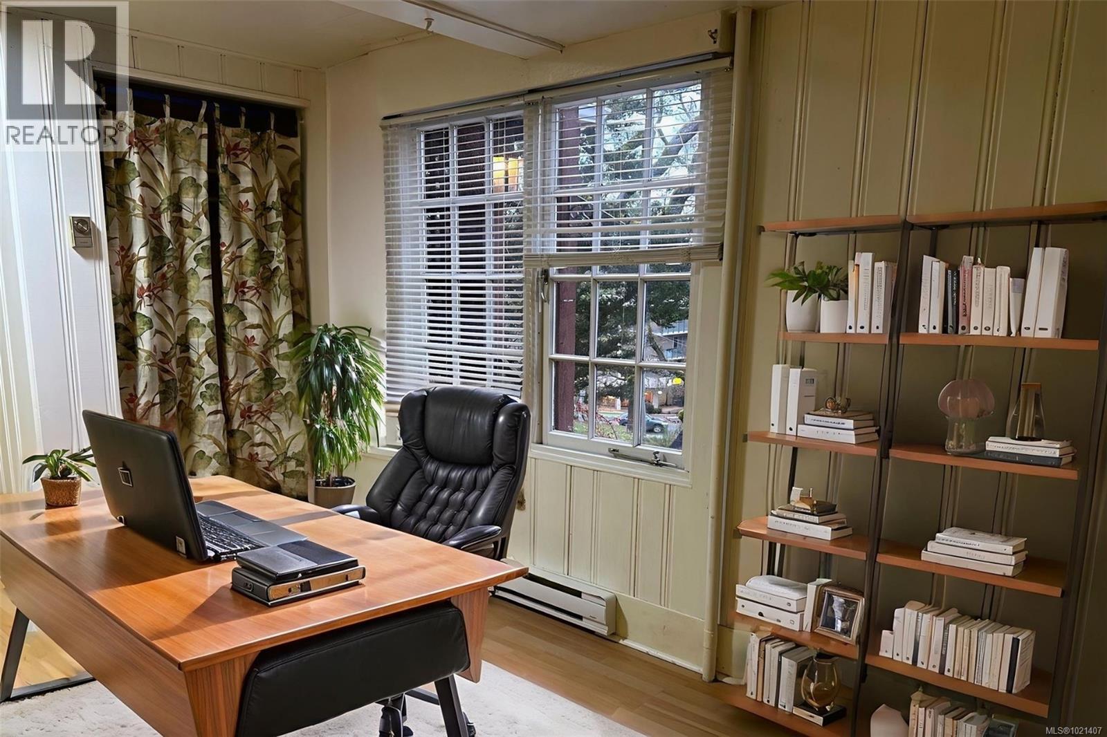 1043/1045 Belmont Ave, Victoria