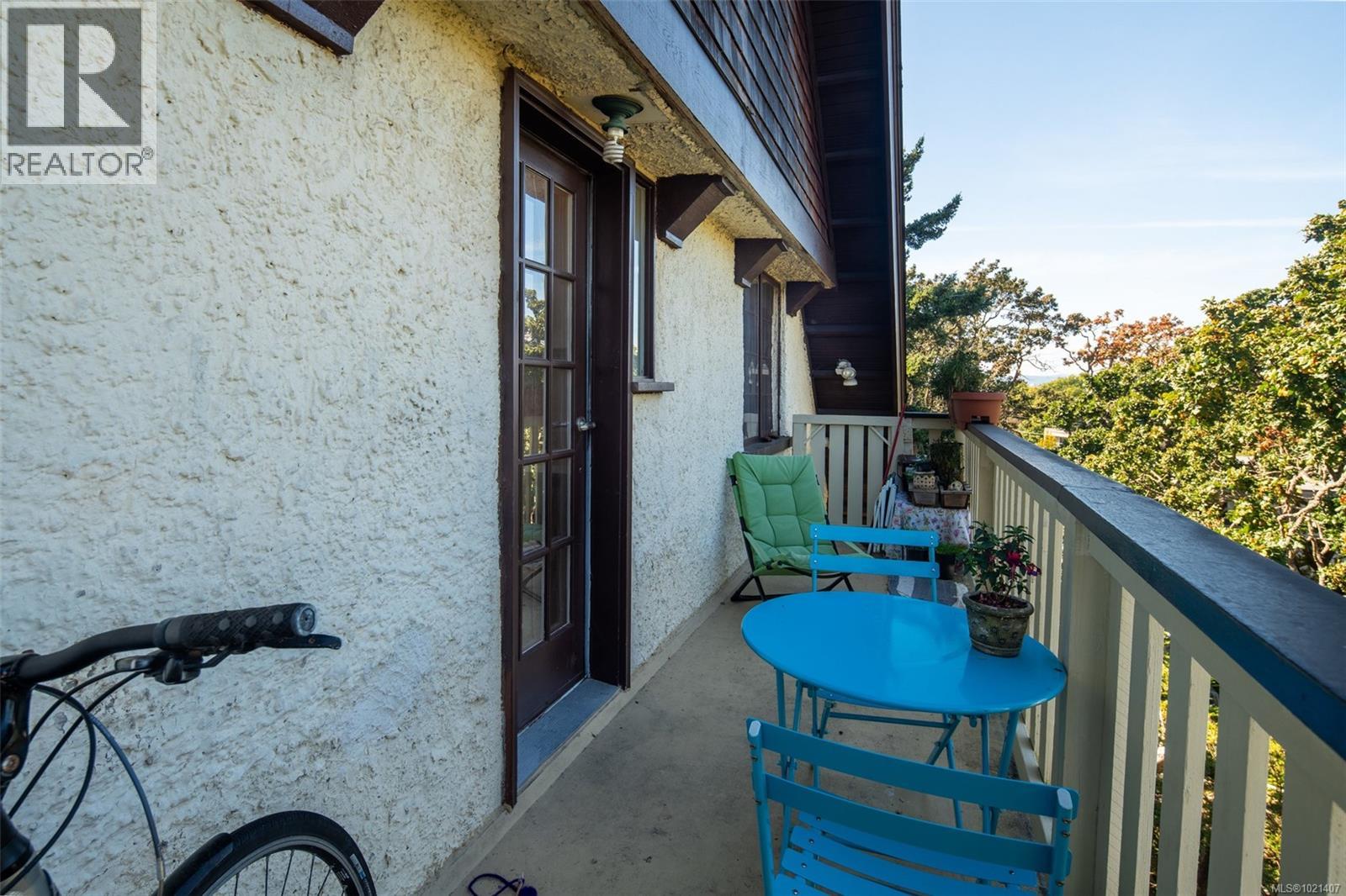 1043/1045 Belmont Ave, Victoria