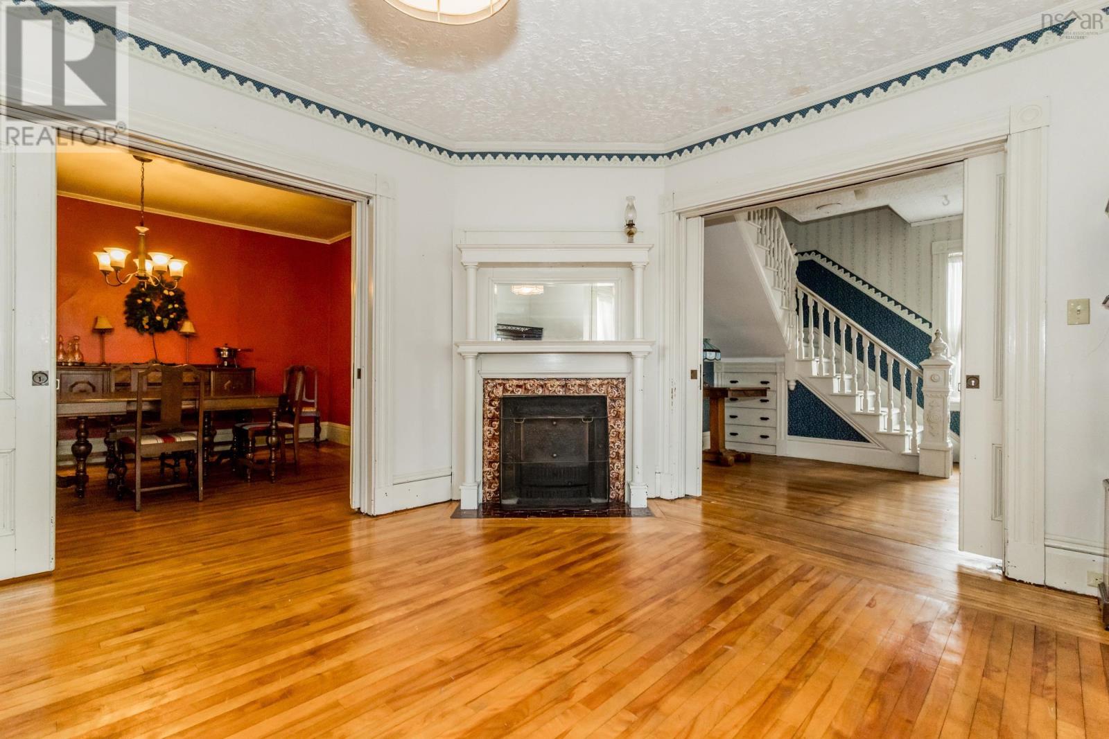 Property 8 of 43 of 359 Granville Street E