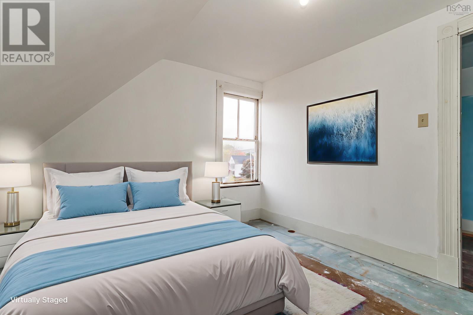 Property 2 of 43 of 359 Granville Street E