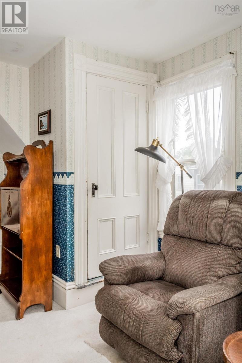 Property 22 of 43 of 359 Granville Street E