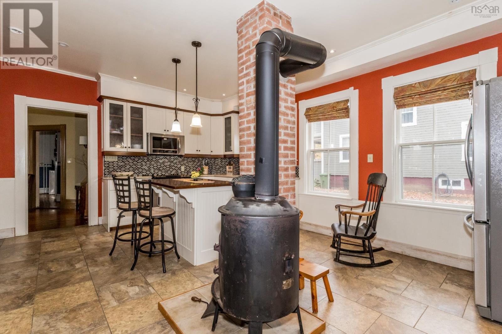 Property 42 of 43 of 359 Granville Street E