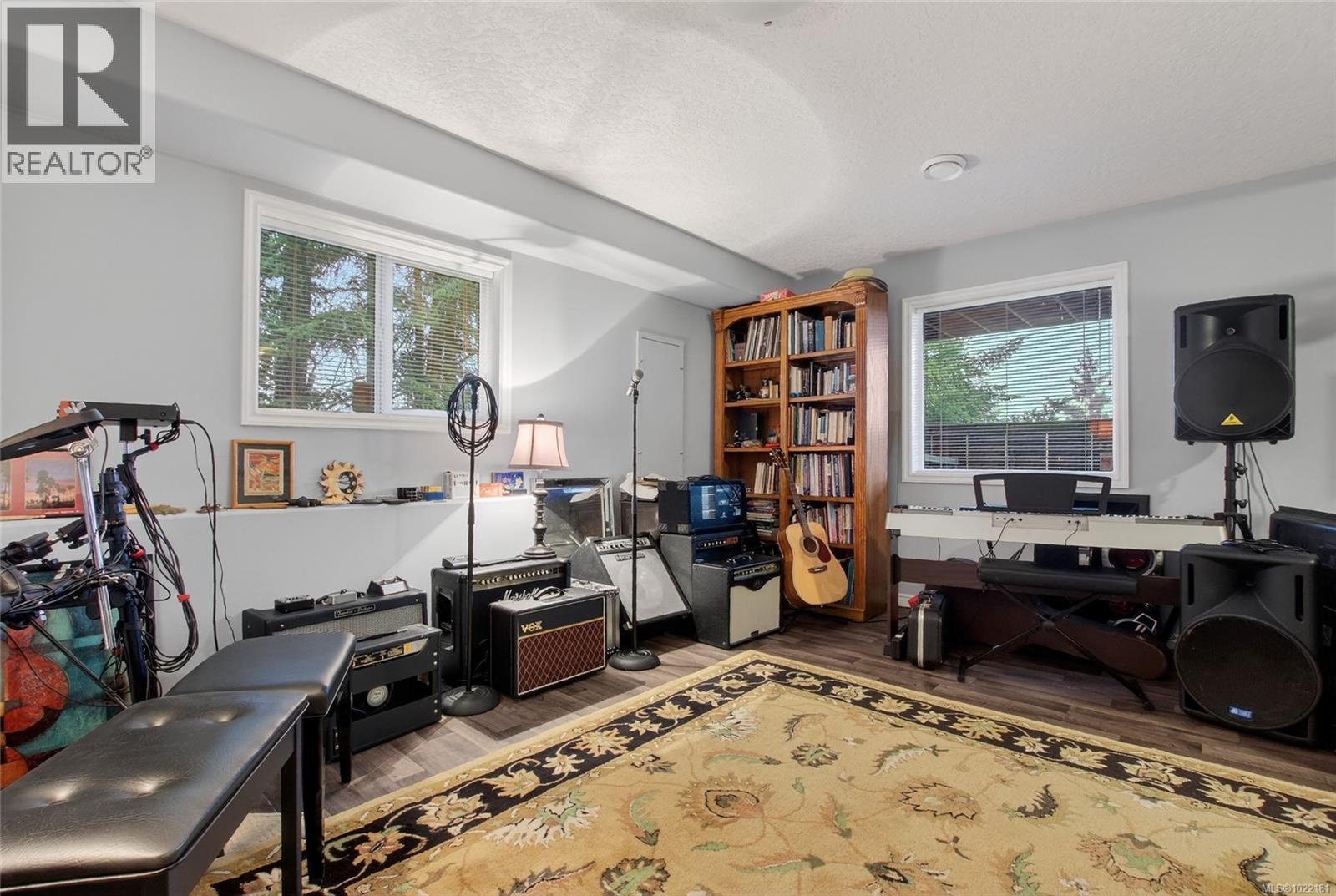 6042 Chippewa Rd, Duncan