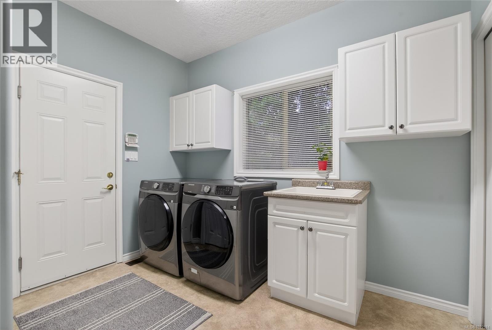 6042 Chippewa Rd, Duncan