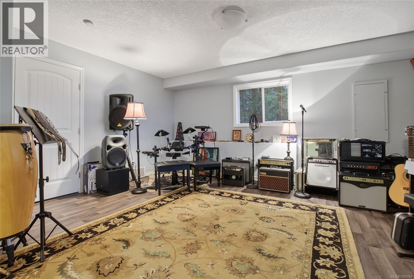 6042 Chippewa Rd, Duncan