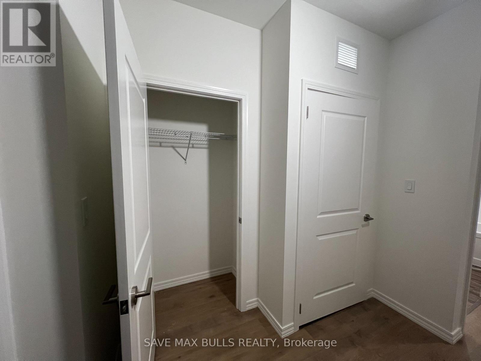 1098 Paisley Unit 604 photo 2