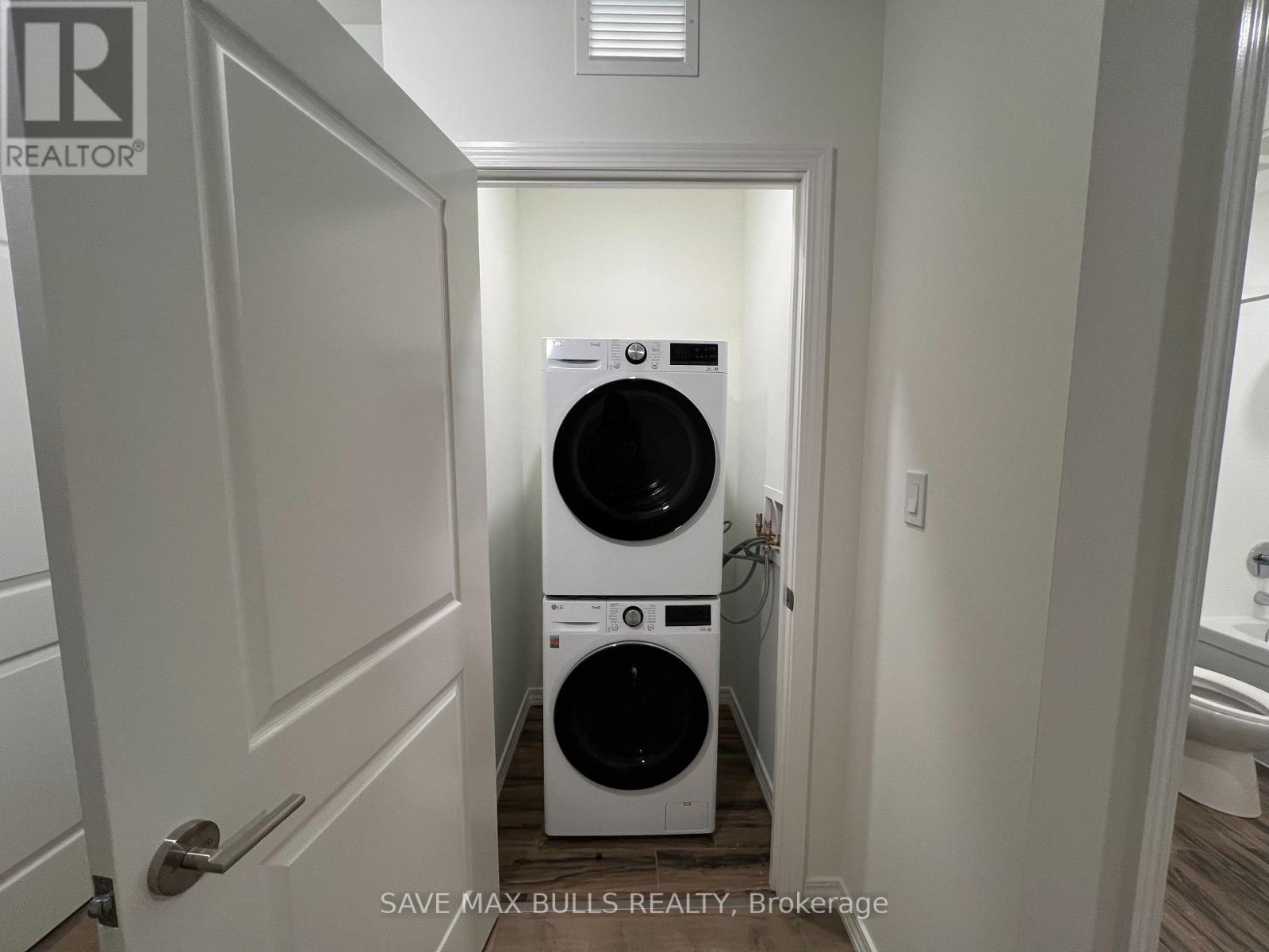 1098 Paisley Unit 604 photo 3