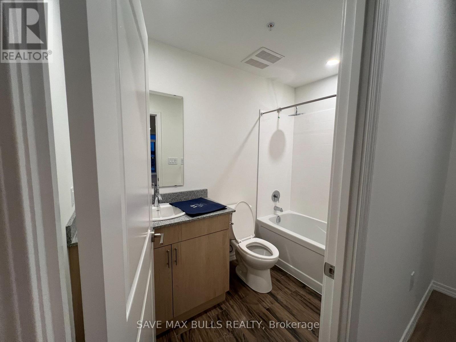 1098 Paisley Unit 604 photo 4