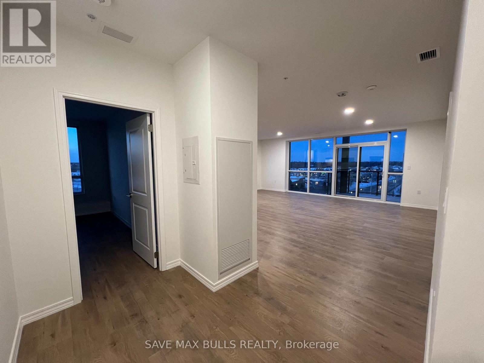 1098 Paisley Unit 604 photo 5