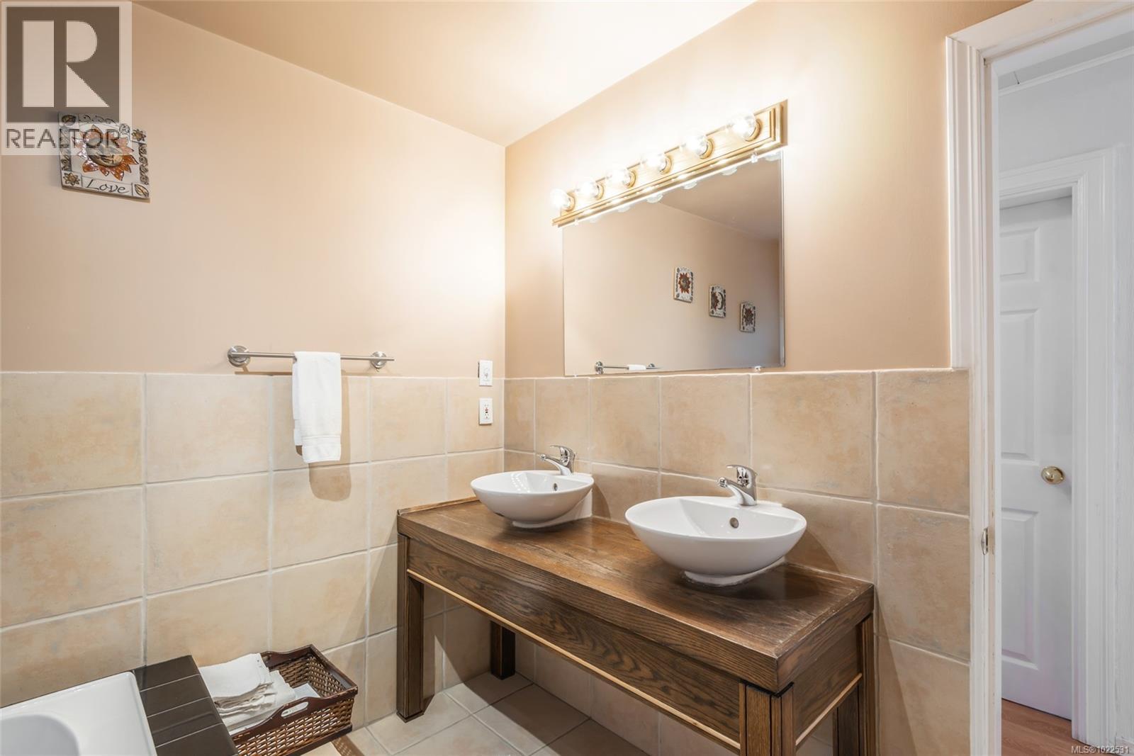 10011 Blower Rd, Port Alberni