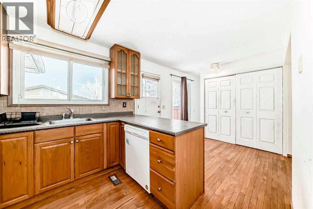 Single Family House Bi-level for Sale in  Falwood Way NE Falconridge Calgary 