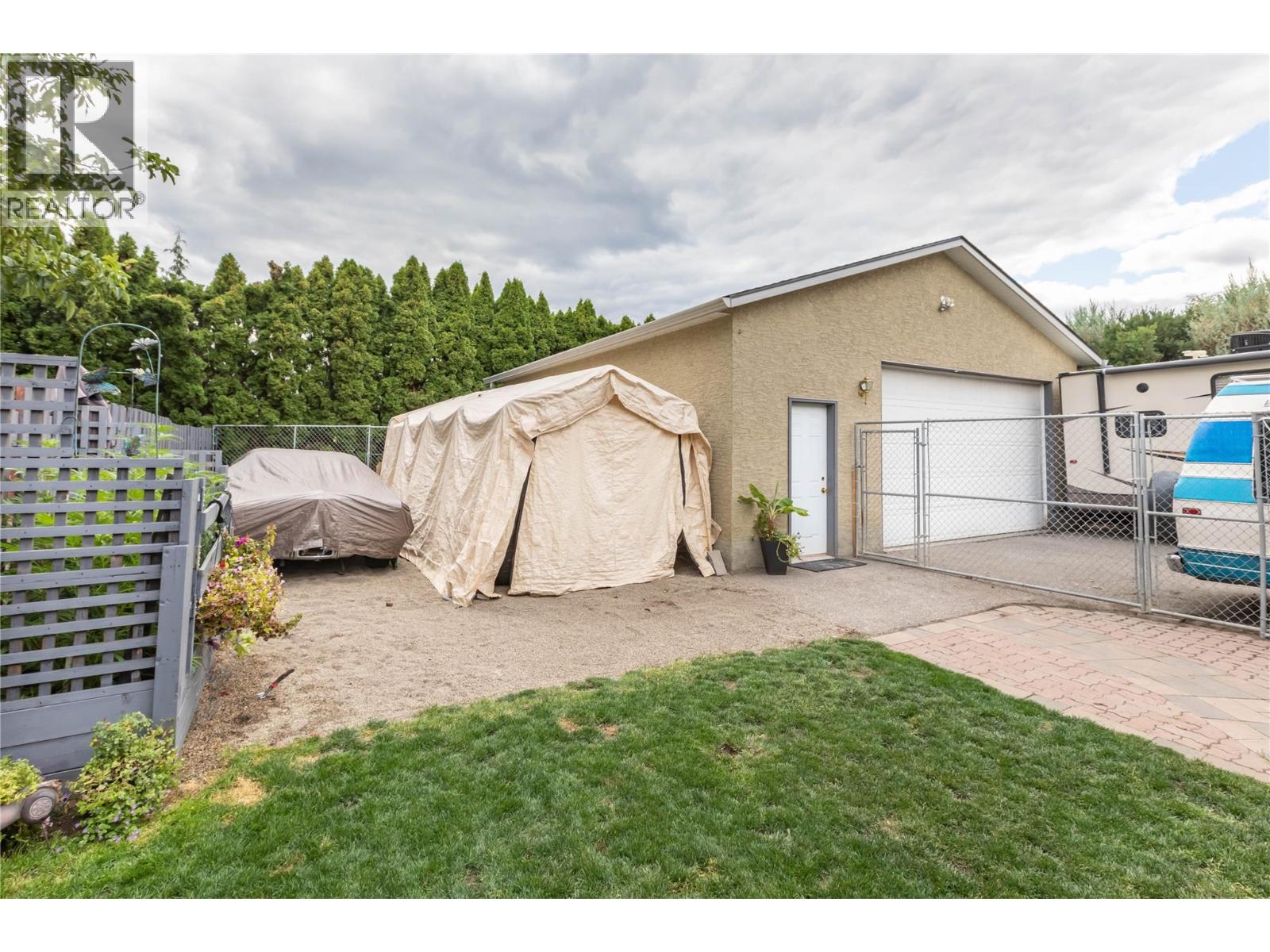  1415 Nelson Place, Kelowna