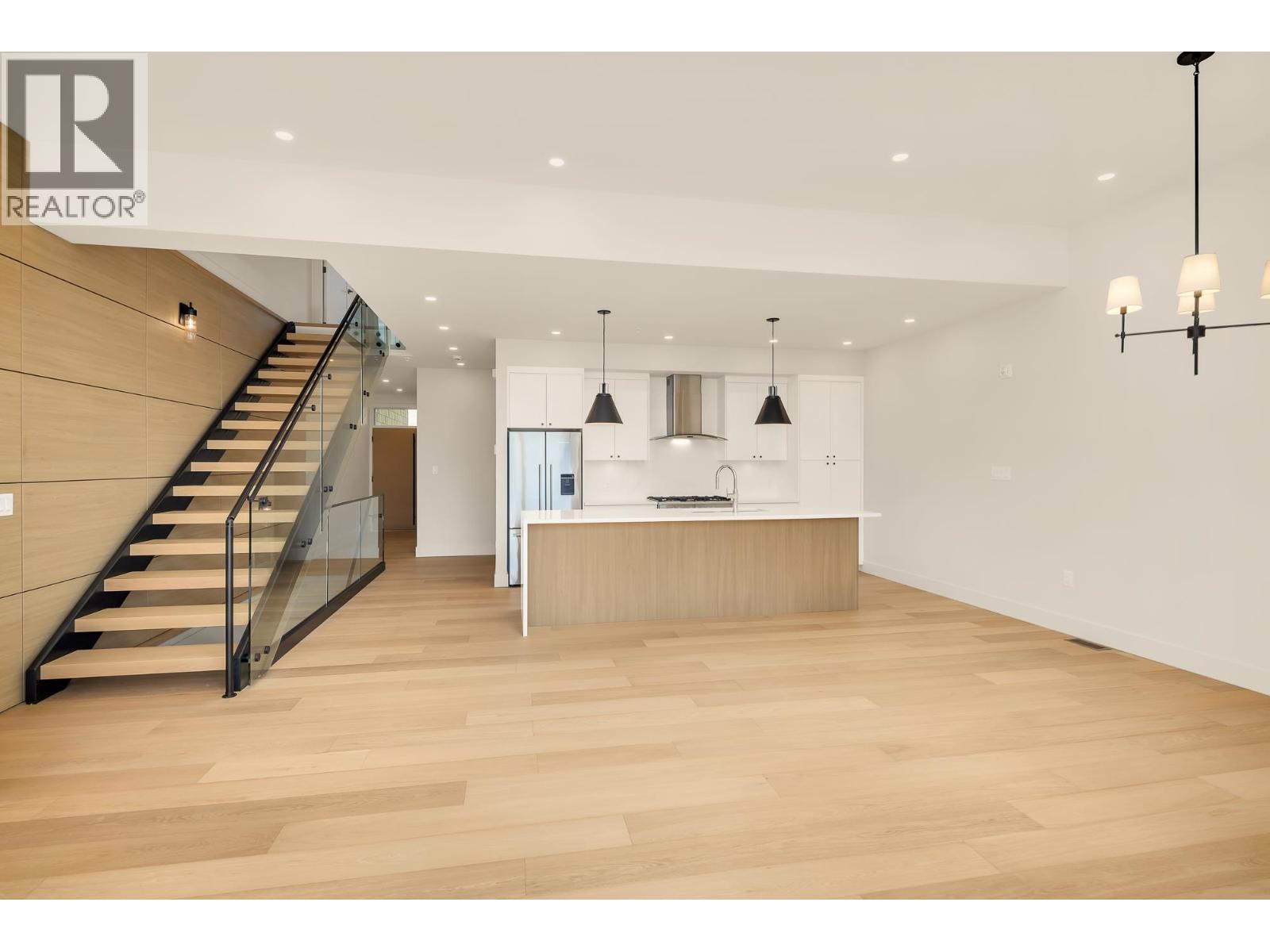 5 3407 MAMQUAM ROAD, Squamish