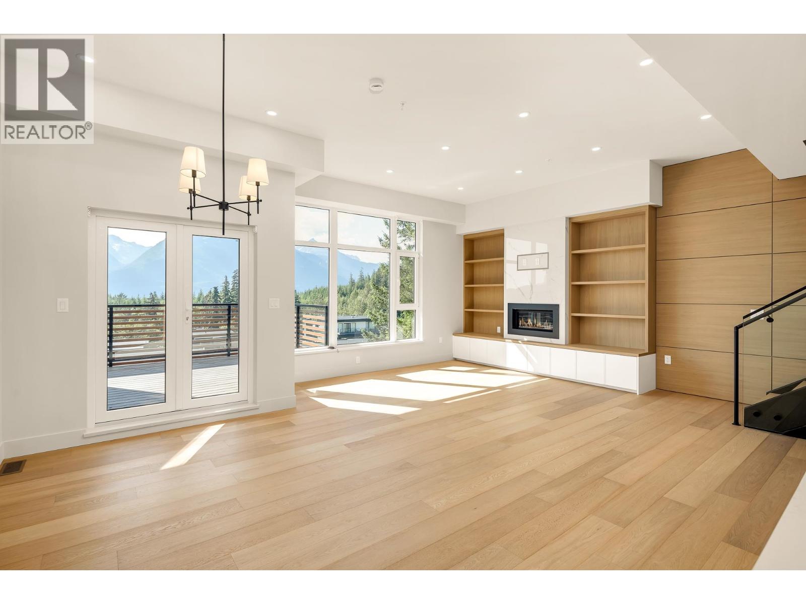 5 3407 MAMQUAM ROAD, Squamish