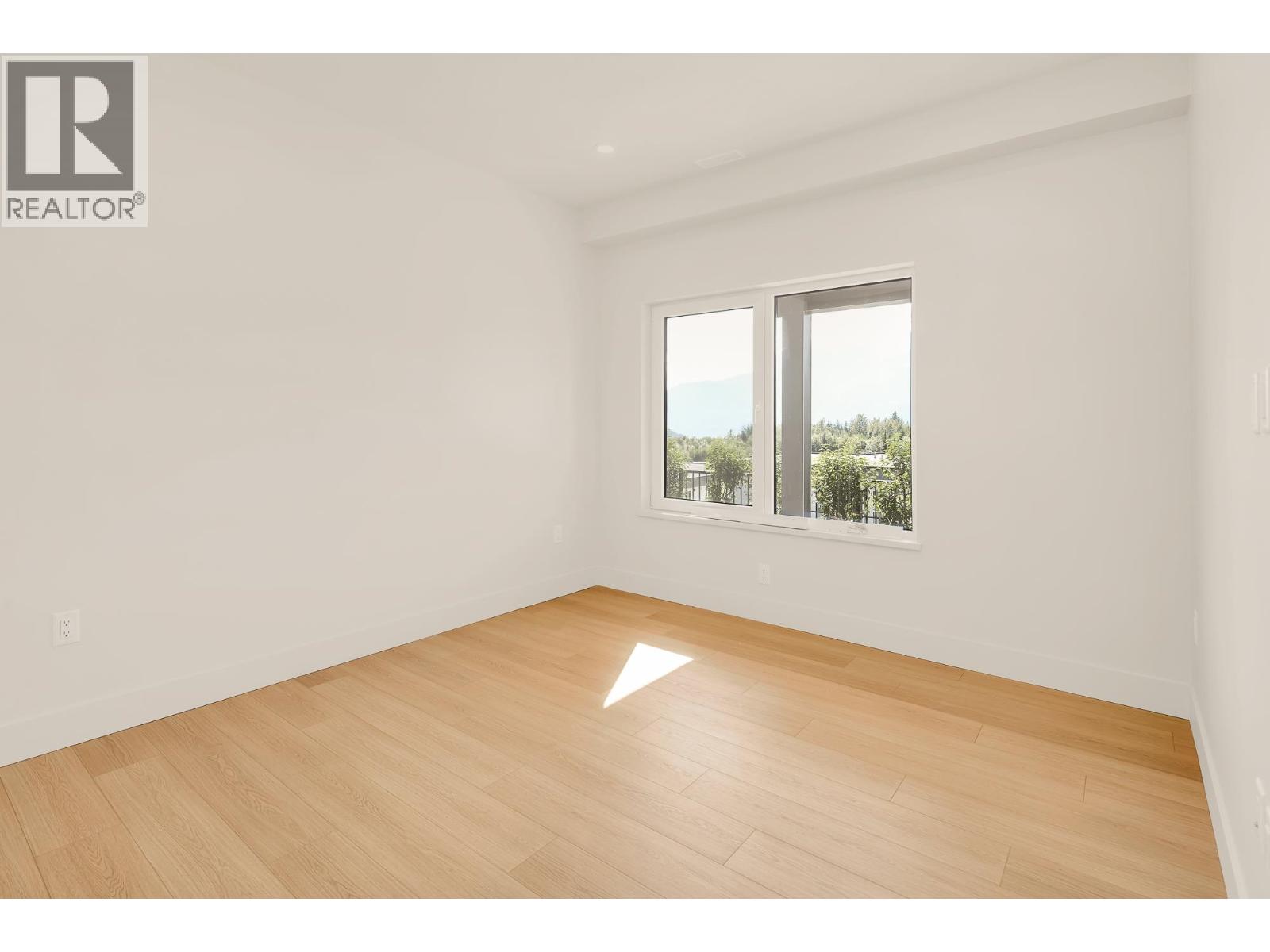 5 3407 MAMQUAM ROAD, Squamish