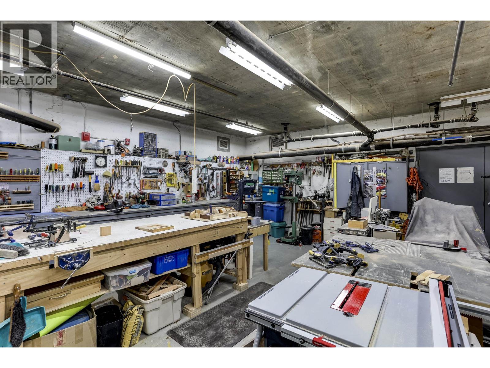 343 3098 GUILDFORD WAY, Coquitlam