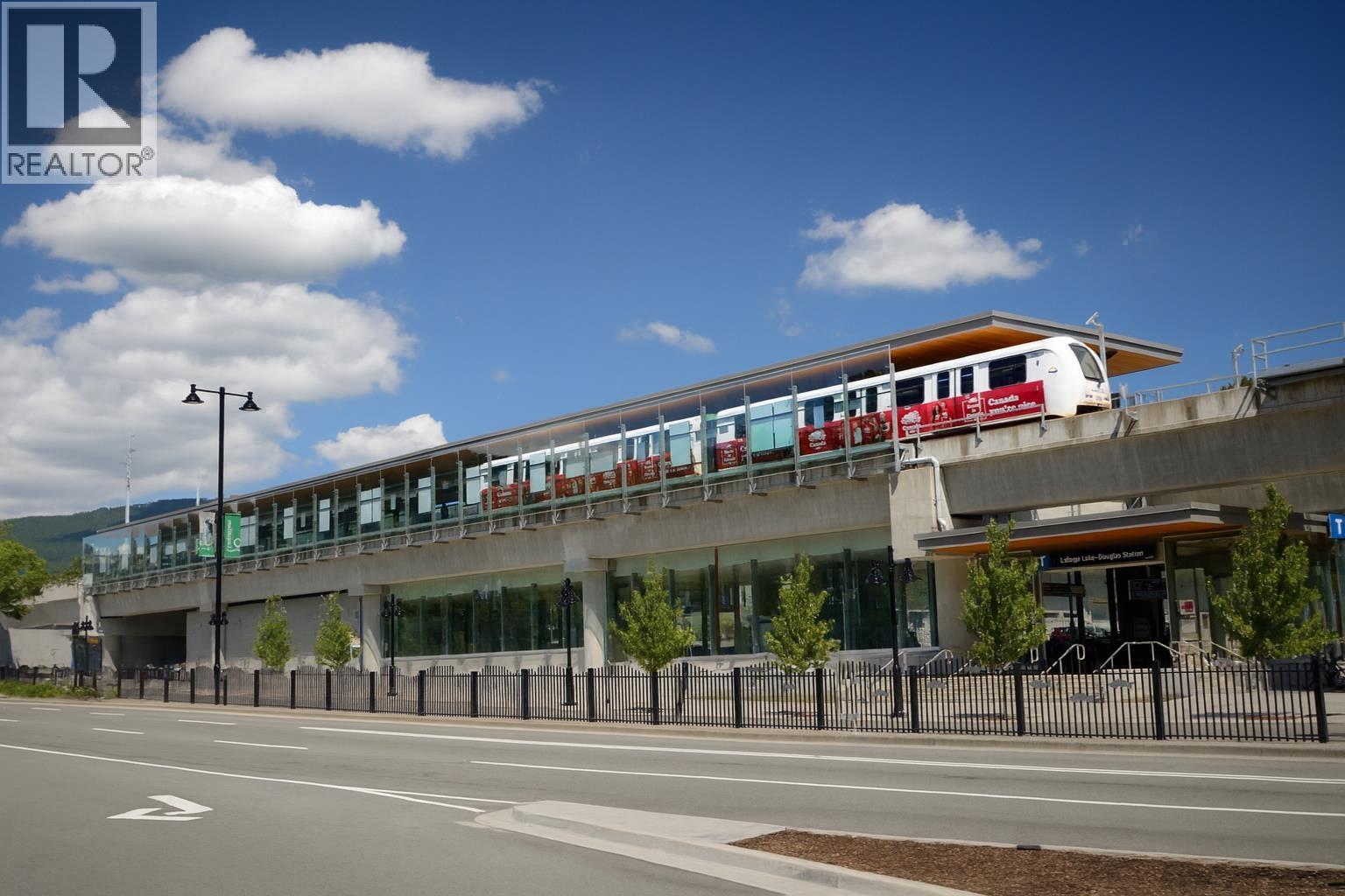 343 3098 GUILDFORD WAY, Coquitlam