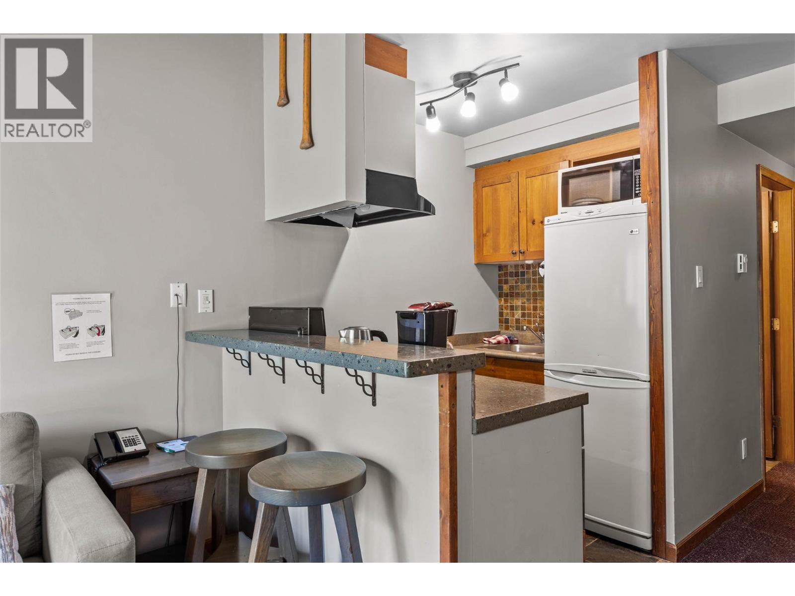 #433 3220 VILLAGE WAY - 10