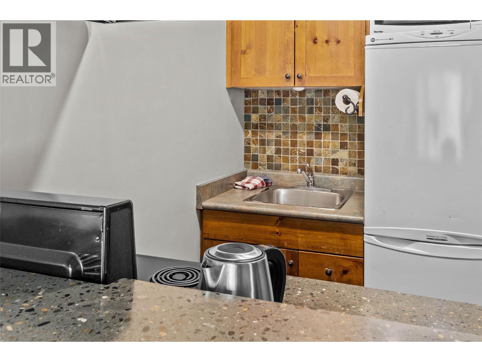 #433 3220 VILLAGE WAY - 11