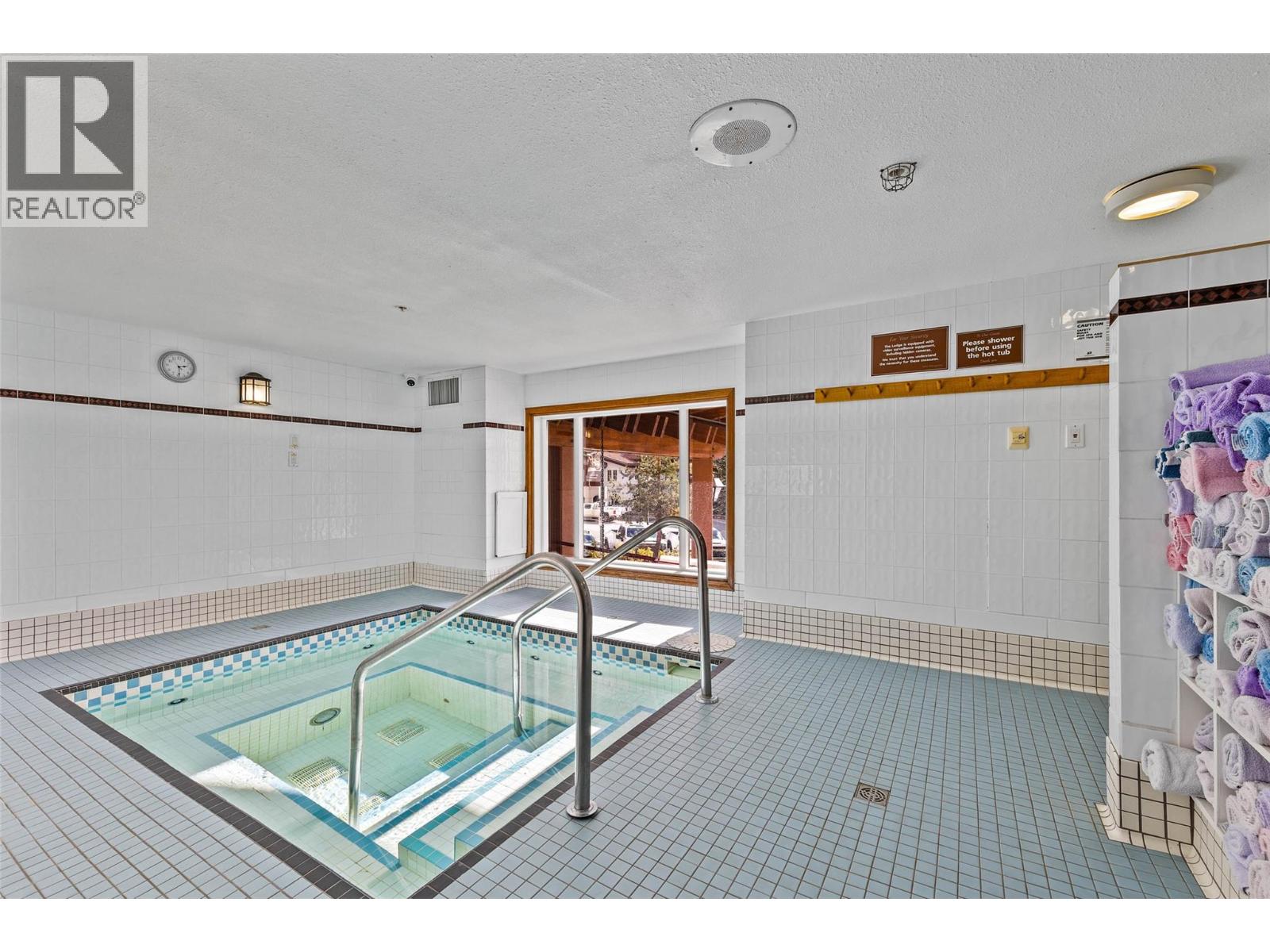 #433 3220 VILLAGE WAY - 18