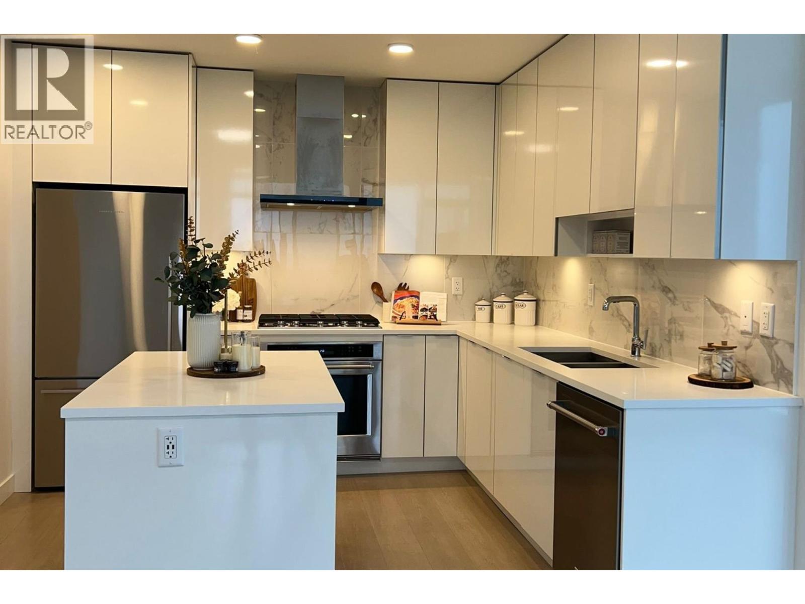 704 555 SYDNEY AVENUE, Coquitlam