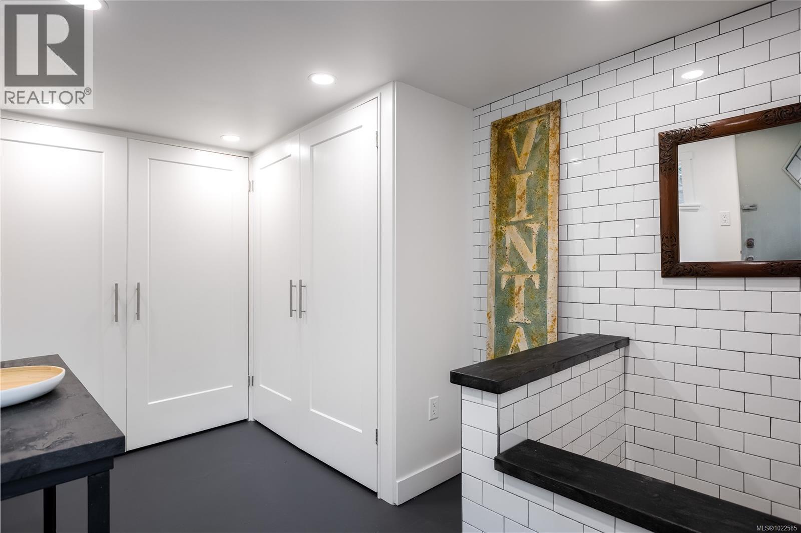  110 Eberts Street, Victoria