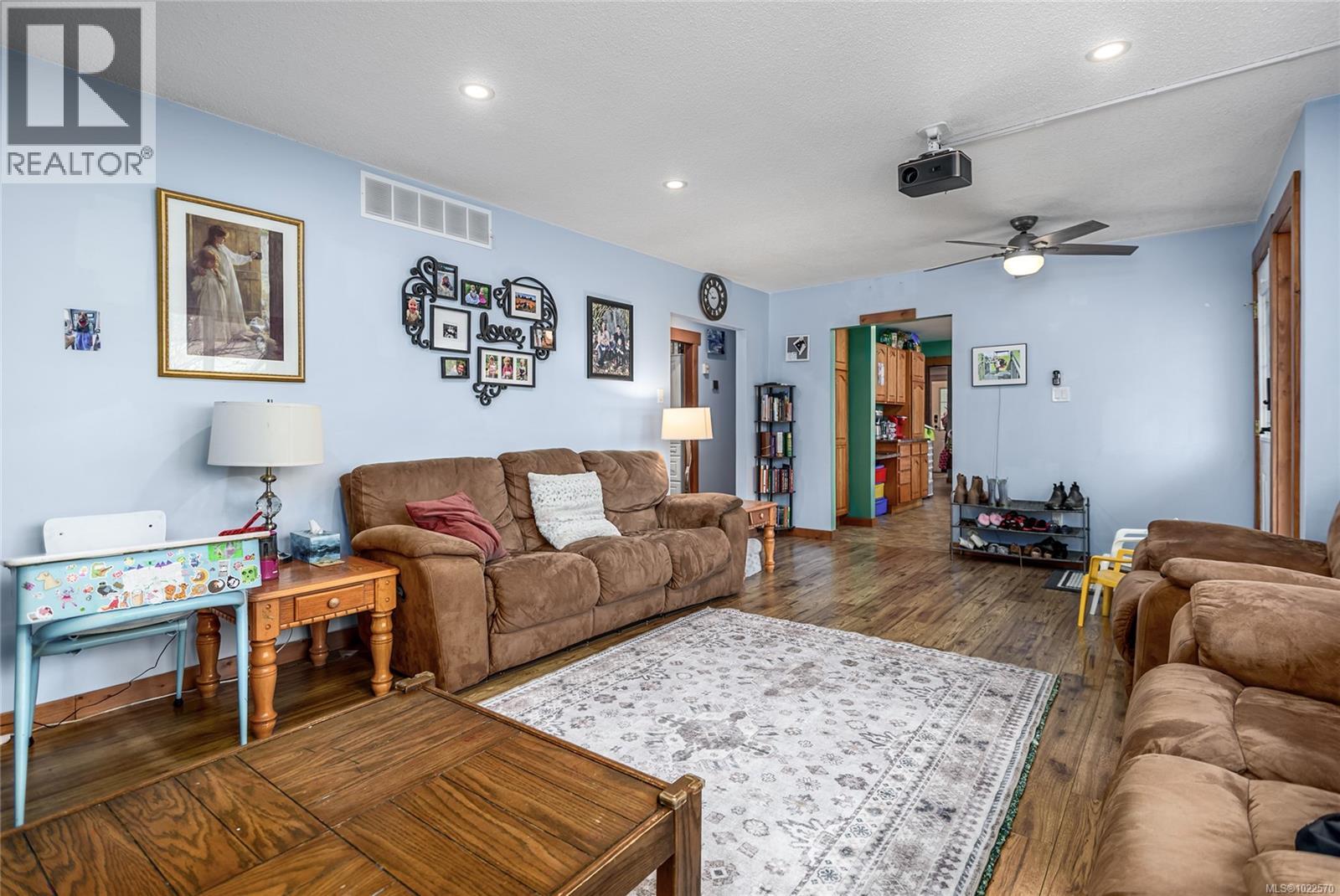 1935 Cousins Ave, Courtenay