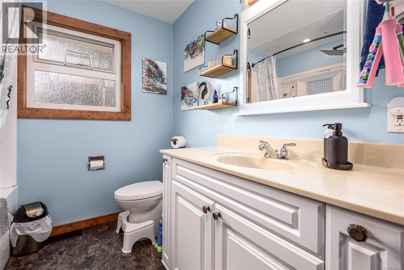 1935 Cousins Ave, Courtenay