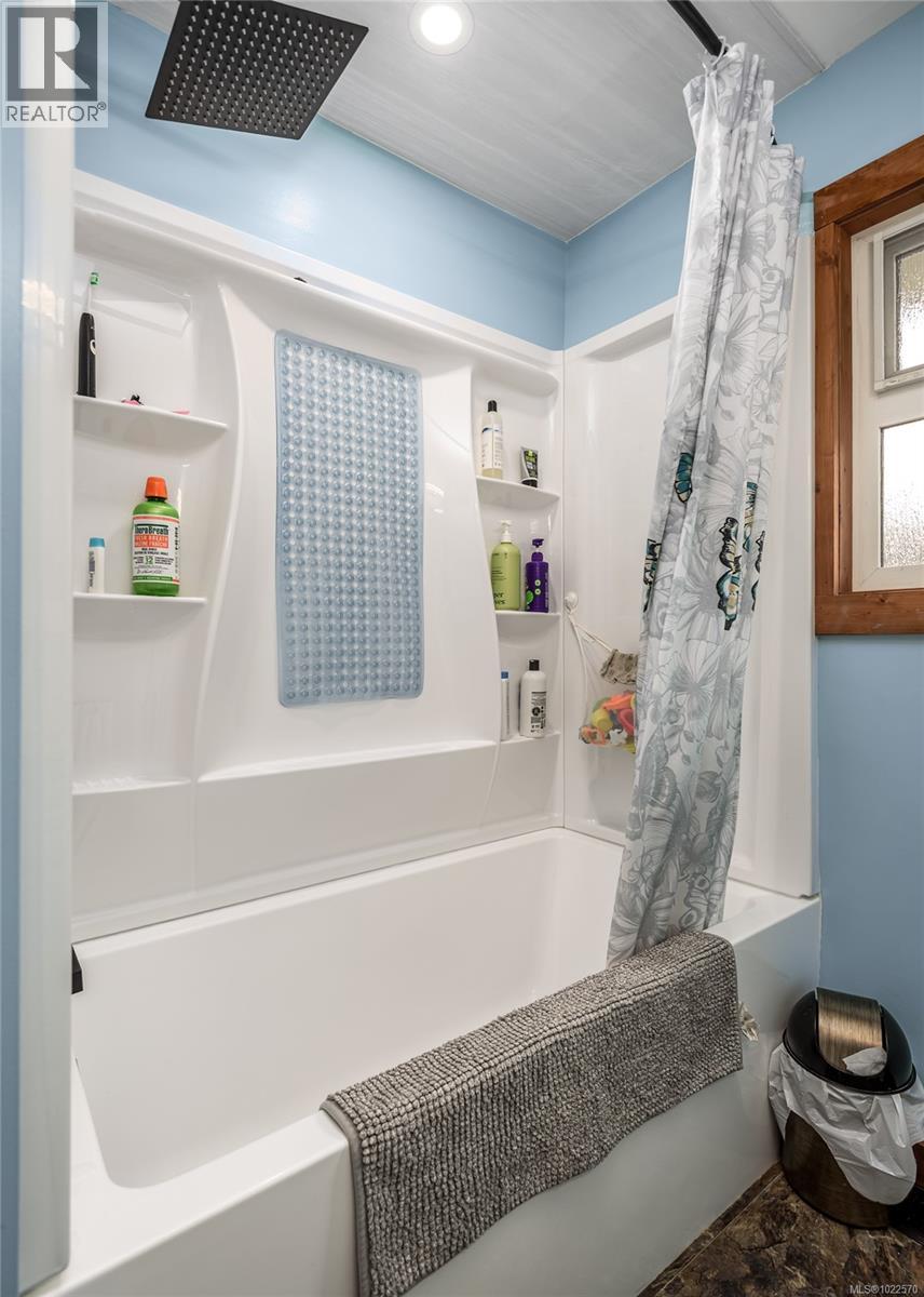 1935 Cousins Ave, Courtenay