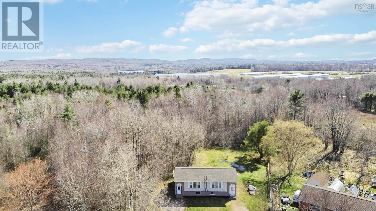 Property 28 of 31 of 1123/1125 Andringa Drive