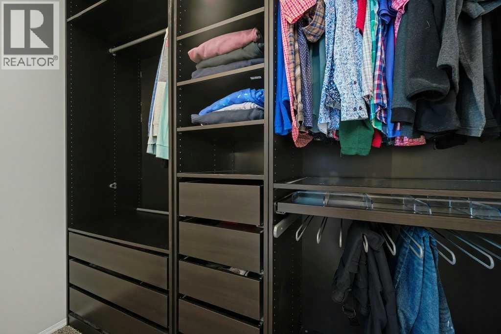 Single Family House for Sale in  Somerglen Way SW Somerset Calgary 