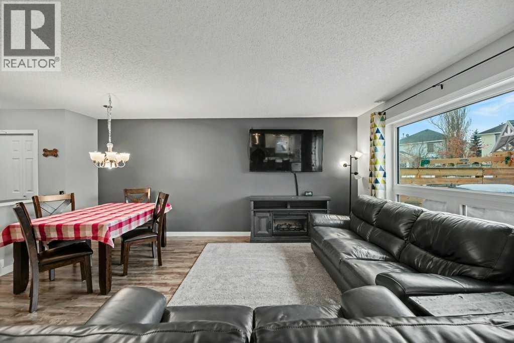 Single Family House for Sale in  Somerglen Way SW Somerset Calgary 