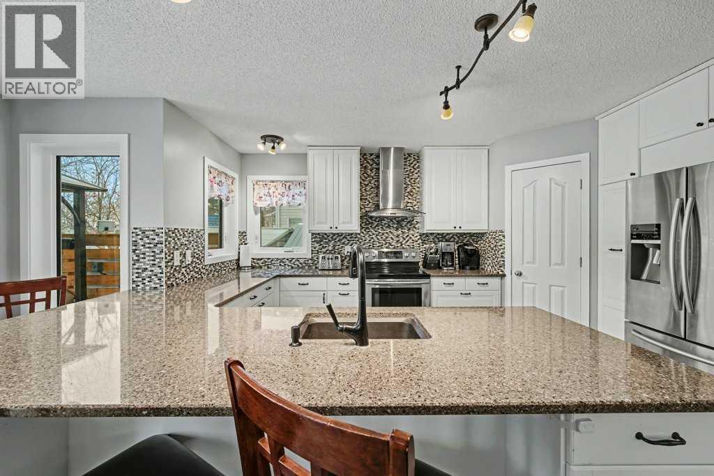 Single Family House for Sale in  Somerglen Way SW Somerset Calgary 