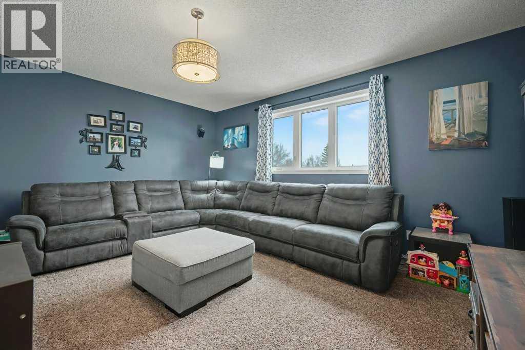 Single Family House for Sale in  Somerglen Way SW Somerset Calgary 