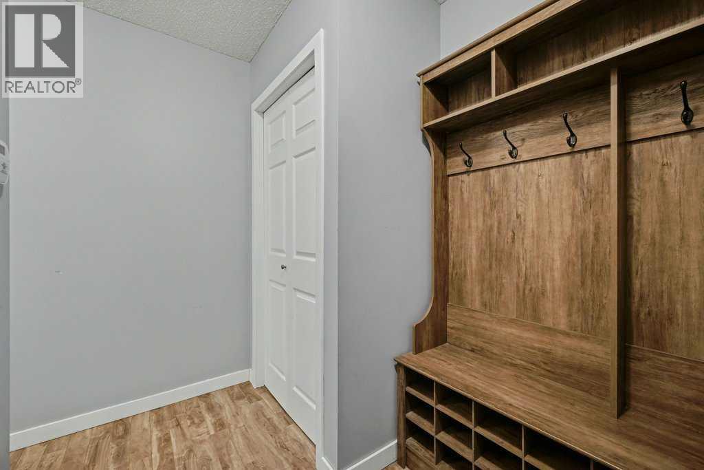 Single Family House for Sale in  Somerglen Way SW Somerset Calgary 