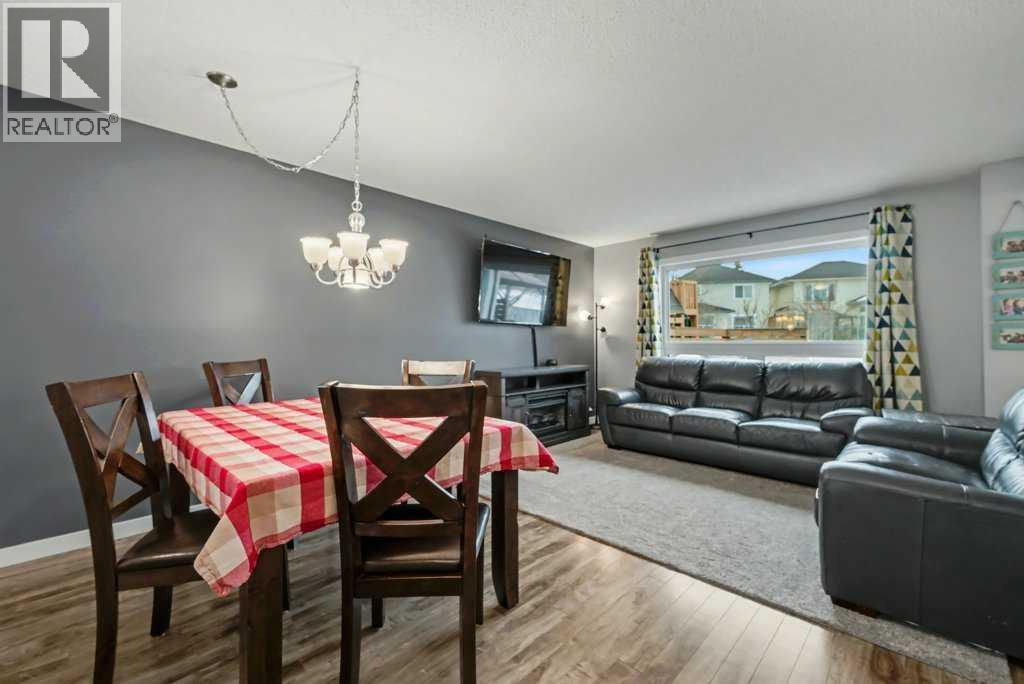 Single Family House for Sale in  Somerglen Way SW Somerset Calgary 